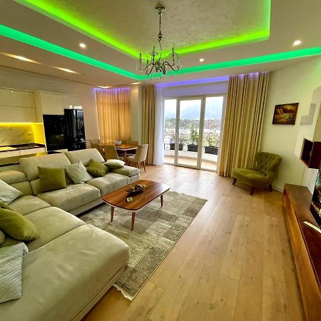 Queen'S Luxury Apartments Lake Tirana Esterno foto