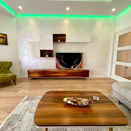 Queen'S Luxury Apartments Lake Tirana Esterno foto