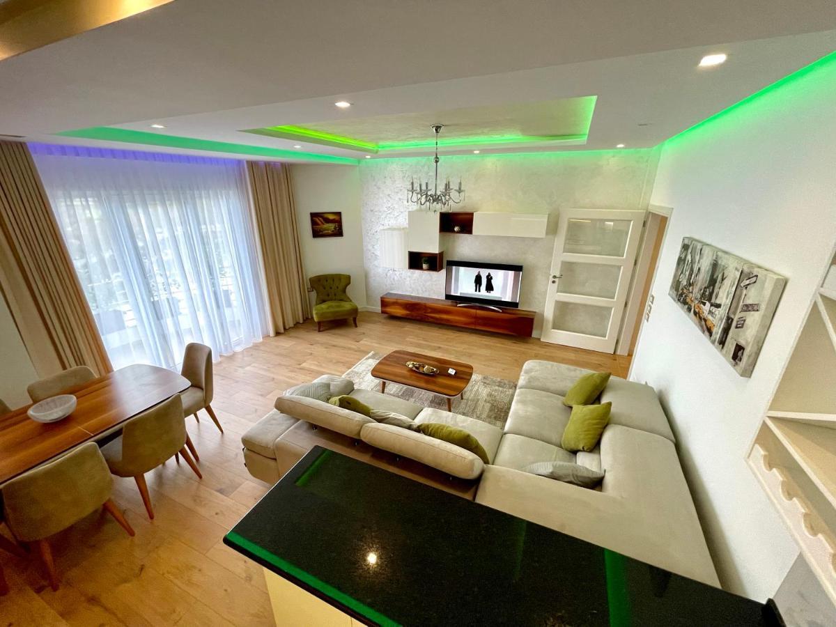 Queen'S Luxury Apartments Lake Tirana Esterno foto