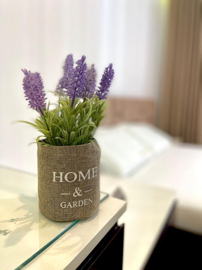 Queen'S Luxury Apartments Lake Tirana Esterno foto