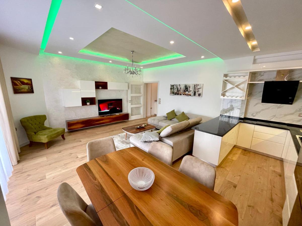 Queen'S Luxury Apartments Lake Tirana Esterno foto