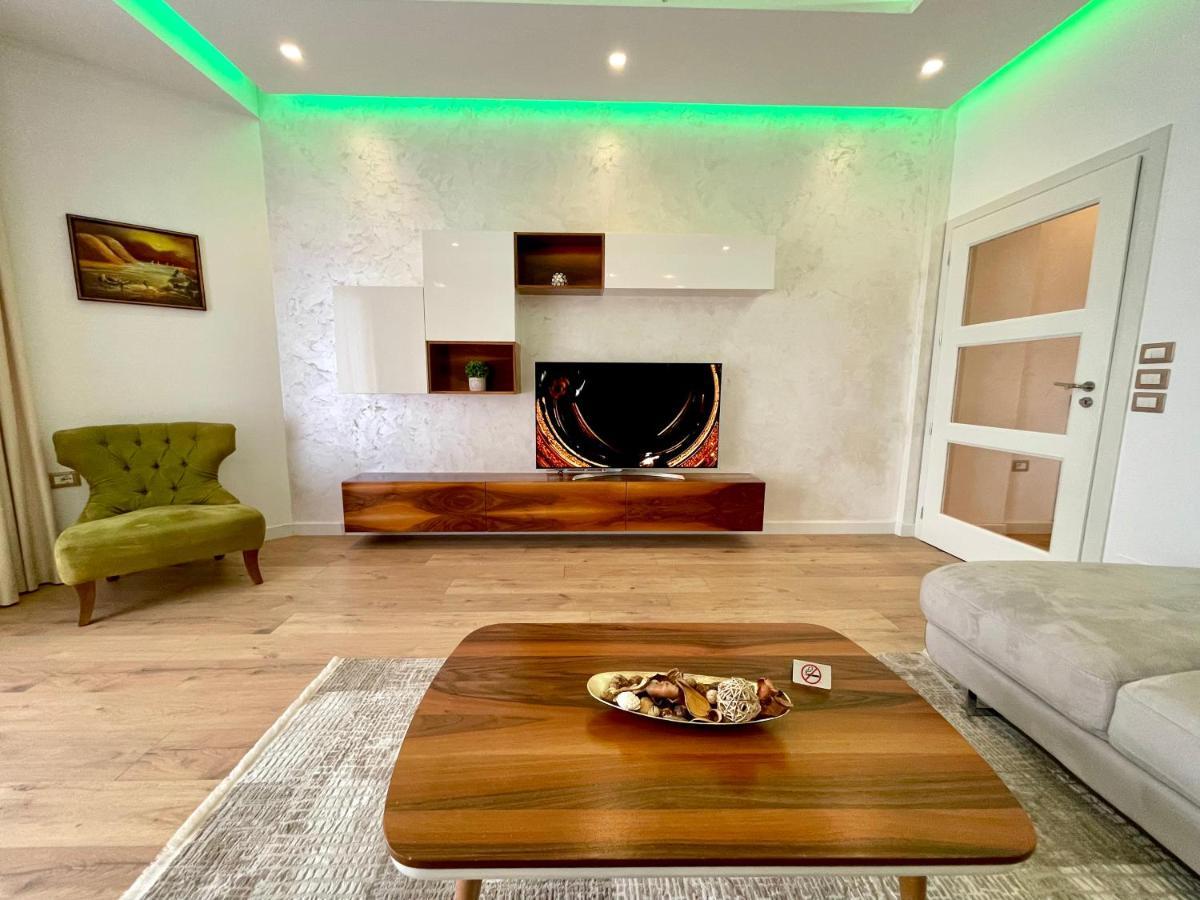 Queen'S Luxury Apartments Lake Tirana Esterno foto