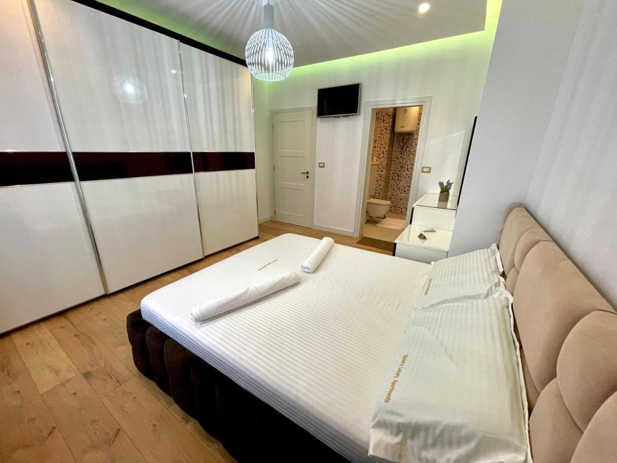 Queen'S Luxury Apartments Lake Tirana Esterno foto