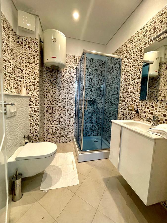 Queen'S Luxury Apartments Lake Tirana Esterno foto