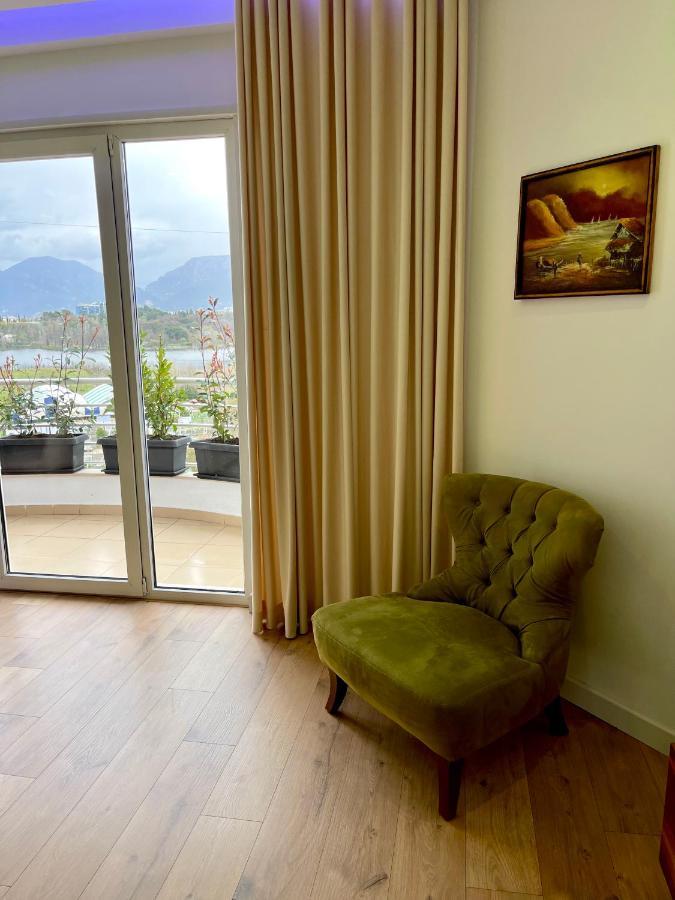 Queen'S Luxury Apartments Lake Tirana Esterno foto